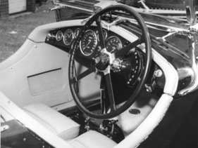 Riley MPH (1935) - grosses Lenkrad und funktionales Amaturenbrett