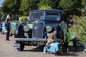 Riley RME Limousine (1953) - mit Vierzylinder, 1500 cm3, 54 PS und 128 km/h - 21. Classic-Gala Schwetzingen 2025 (1953)