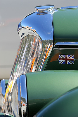 Riley am British Car Meeting 2011 in Mollis - im Kühler eines Riley spiegeln sich die Farben der anderen Fahrzeuge