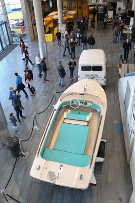 Riva-Boot im Eingangsbereich - Oldtimer- und Teilemarkt Fribourg 2019