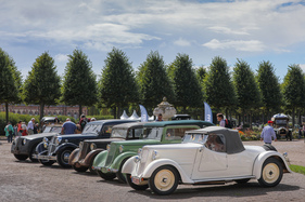Röhr Junior Roadster (1934) - mit Karosserie von Autenrieth_, neben anderen Junior-Exemplaren - 18. ASC-Classic-Gala Schwetzingen 2022