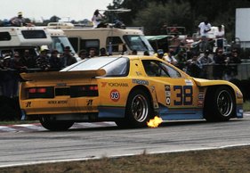 Roger Mandeville, Kelly Marsh und Don Marsh erreichten Platz 16 in diesem Mazda RX7 beim 12-Stunden-Rennen von Sebring 1988 (1988)
