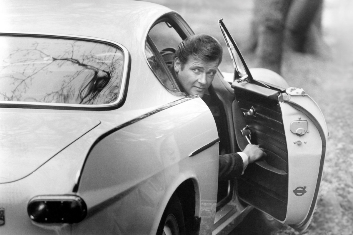 Roger Moore as Simon Templar in the TV series Simon Templar/The Saint with the Volvo P1800 S