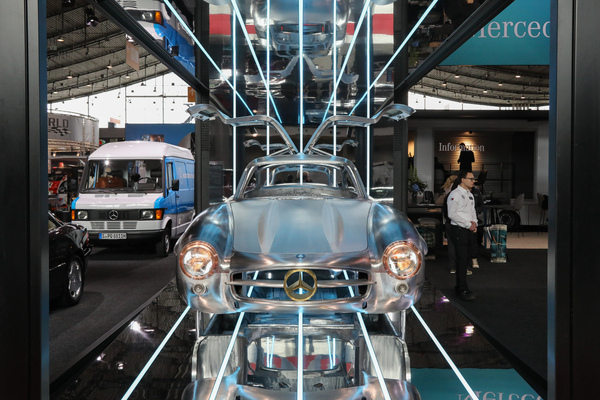 Rohkarosserie eines Mercedes-Benz 300 SL auf dem Mercedes-Benz-Stand - 24. Retro Classics Stuttgart 2025