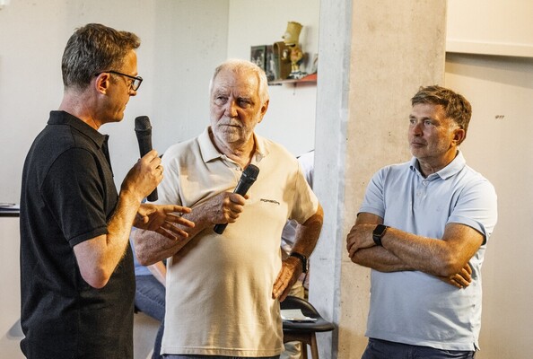 Bild: Roland Kussmaul und Jost Capito stehen Red und Antwort - Themenabend “35 Jahre Porsche 964 RS”