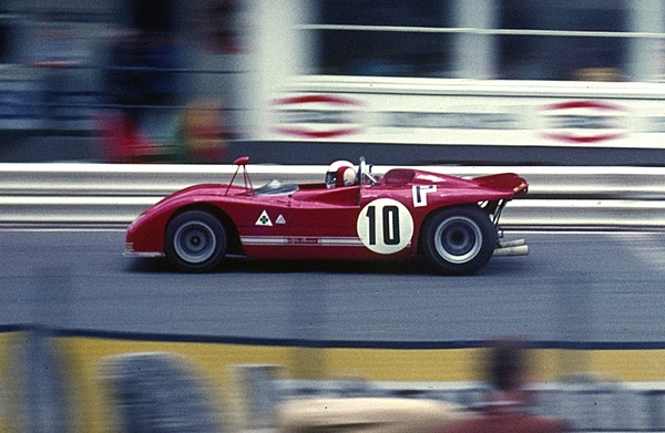 Rolf Stommelen im Alfa Romeo 33/3 auf dem Nürburgring im Jahr 1971