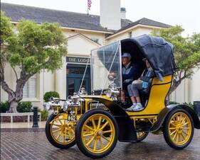 Rolls-Royce 10 hp (1904) - Der vierte von nur 17 gebauten Wagen der Baureihe, im Regen mit aufgestelltem Verdeck