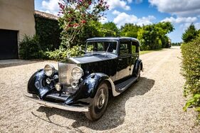 Rolls-Royce 25/30 berline séparation chauffeur par Barker (1937) - Lot 059 at the Artcurial Musée Automobile du Château de Vernon auction 2025