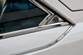 Rolls-Royce Camargue (1979) - Pininfarina hatte zur optischen Verlängerung der Scheiben schwarze Flächen empfohlen