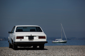 Rolls-Royce Camargue (1979) - Strandszene mit dem 2,35 Tonnen schweren Coupé