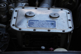 Rolls-Royce Camargue (1979) - Wartungshinweise im Motorraum