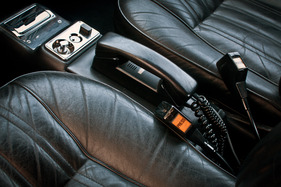 Rolls-Royce Camargue (1979) - abschliessbare Mittelkonsole und riesiger Telefonhörer