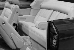Rolls-Royce Corniche (1979) - auch der Zugang nach hinten ist komfortabel - Genfer Automobilsalon 1979