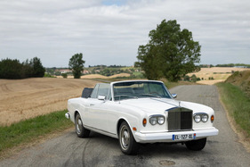 Rolls-Royce Corniche Cabriolet (1973) - Lot 231 an der Artcurial „Automobiles sur les Champs" Versteigerung 2024