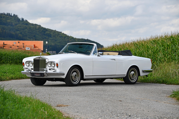 Rolls-Royce Corniche Convertible (1973) - Lot 68 at the October auction of the Oldtimer Gallery on October 12, 2024