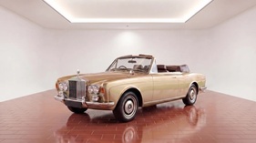 Rolls-Royce Corniche Convertible Mark I A (1976) - angeboten in der Classic- & Youngtimer-Cars Auktion der Emil Frey Classics AG im Oktober 2026