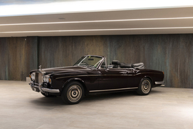 Rolls-Royce Corniche Drophead Coupé by Mulliner Park Ward (1976) - als Lot 124 an der RM/Sotheby's "Passion for Elegance" Versteigerung am 19. Juni 2021