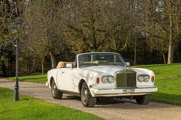 Bild: Rolls-Royce Corniche II Convertible (1988) - als Lot 147 an der Versteigerung der Oldtimer Galerie in Gstaad am 29. Dezember 2022
