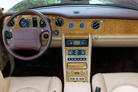 Rolls-Royce Corniche V (2000) - viel Holz, Leder und Lammwollteppiche