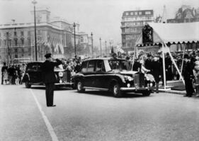 Rolls-Royce Phantom (1977) - Phantom VI für Königin Elisabeth mit Hochdach