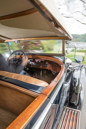 Rolls-Royce Phantom I Ascot Tourer (1930) - die Lenkradarbeit allerdings verlangt nach Kraft