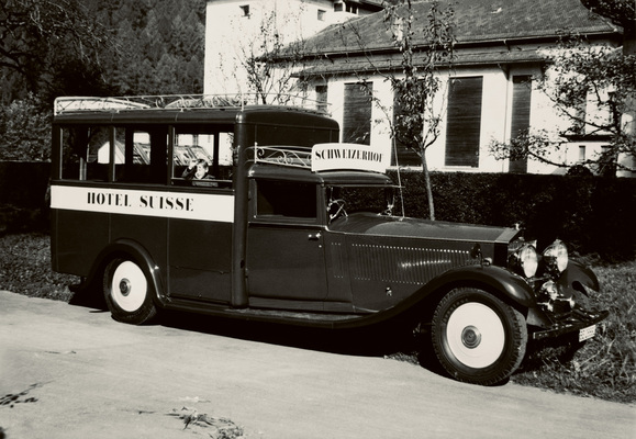 Image: Rolls-Royce Phantom II (1931) - as a hotel bus in the Hotel Schweizerhof