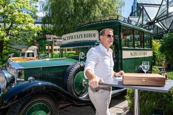 Image: Rolls-Royce Phantom II (1931) - at the first hotel bus meeting in Interlaken
