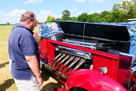 Rolls-Royce Phantom II mit einem Merlin-Meteor-Flugzeugmotor von 1946 mit 27 Litern Hubraum verheiratet und eine passende Karosserie dazu angefertigt Rolls-Royce Phantom II mit einem Merlin-Meteor-Flugzeugmotor von 1946 mit 27 Litern Hubraum verheiratet und eine passende Karosserie dazu angefertigt