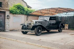 Rolls-Royce Phantom II two doors sedan by Brewster (1931) - als Lot 117 an der Artcurial-Versteigerung "Garden Party In Saint-Tropez" 2025