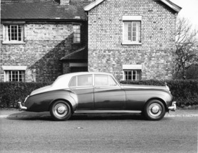 Rolls-Royce Silver Cloud (1955) - angepriesen als Fünfsitzer, der auch sechs Personen fasst