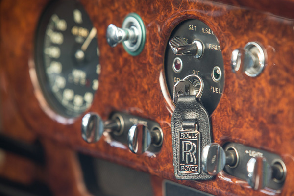 Rolls-Royce Silver Cloud I (1956) - Zündschloss in der Mitte des Armaturenbretts