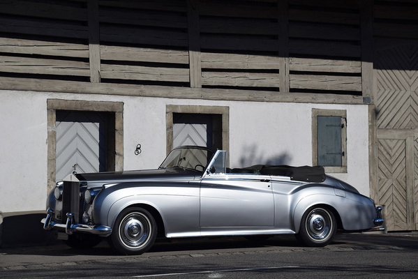 Bild: Rolls-Royce Silver Cloud II Convertible Mulliner (1961) - als Lot 35 angeboten an der Versteigerung der Oldtimer Galerie anlässlich der Swiss Classic World Luzern am 25. Mai 2019