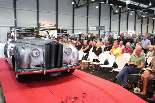 Bild: Rolls-Royce Silver Cloud II Convertible Mulliner (1961) - als Lot 35 verteigert an der Auktion der Oldtimer Galerie anlässlich der Swiss Classic World Luzern am 25. Mai 2019