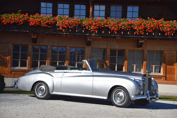 Rolls-Royce Silver Cloud II Convertible by H.J. Mulliner (1961) - gemeldet als Lot 120 an der Versteigerung der Oldtimer Galerie in Gstaad am 29. Dezember 2018