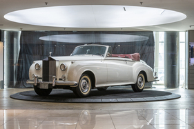 Rolls-Royce Silver Cloud II Drophead Coupé Adaptation by H.J. Mulliner (1962) - as lot 231 at the RM/Sotheby's Paris sale on February 2, 2022