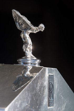 Rolls-Royce Silver Cloud III (1963) - Emily auf dem handgefertigten Kühlergrill