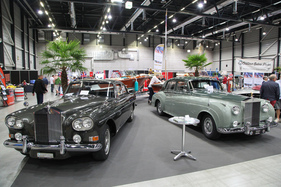 Rolls-Royce Silver Cloud III Coupé Mulliner Park Ward (1964) neben einem frühen Silver Cloud mit Werkskarosserie – Swiss Classic World Luzern 2022