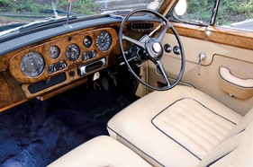 Rolls-Royce Silver Cloud III Drophead Coupé Adaptation by Pilkington (1963) - angeboten als Lot 135 an der Versteigerung von RM Auctions in London am 31. Oktober 2012