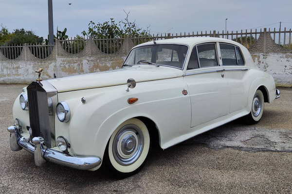 Image: Rolls-Royce Silver Cloud S1 (1956) - offered at the Catawiki premium classic car auction from December 16, 2022 to January 2, 2023