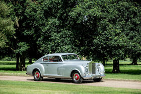Rolls-Royce Silver Dawn Fastback Coupé (1951) - als Lot 258 an der Goodwood Revival Versteigerung von Bonhams am 9. September 2017