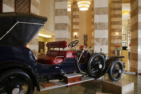 Rolls-Royce Silver Ghost (1911) - ausgestellt im Hotel St. Regis in Doha