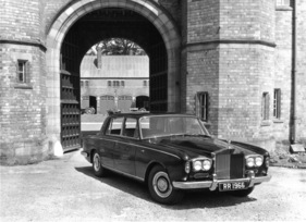Rolls-Royce Silver Shadow (1965) - fühlt sich in jeder Hofeinfahrt wohl
