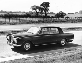 Rolls-Royce Silver Shadow (1965) - gerade, schnörkellose Linien überwiegen