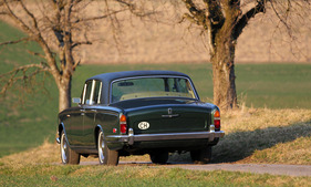 Rolls-Royce Silver Shadow (1974) - passt ideal auf eine Schloss-Vorfahrt