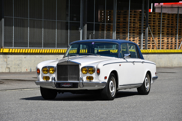 Rolls-Royce Silver Shadow (1975) - als Lot 27 angeboten an der Swiss Classic World Versteigerung der Oldtimer Galerie Toffen in Luzern am 3. Juni 2023