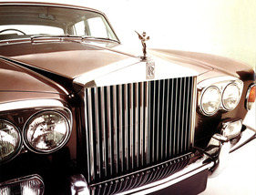 Rolls-Royce Silver Shadow (1976) - der Kühlergrill wird weitgehend von Hand gebaut