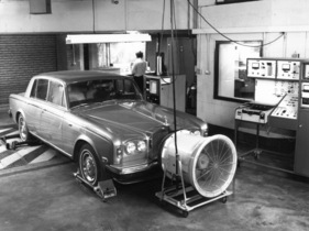 Rolls-Royce Silver Shadow (1979) - in der Emission Test Facility - hier werden Abgabe gemessen