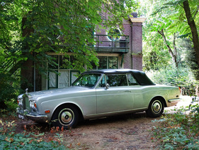 Rolls-Royce Silver Shadow Drophead Coupé (1970) - klassische Farbkombination mit Silber aussen, Schwarz innen