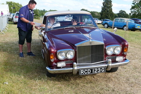 Rolls-Royce Silver Shadow Drophead Coupé von 1968. Nur äussert selten wurden die offenen Zweitürer offiziell als ordinäre "Cabriolets" bezeichnet