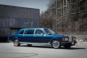 Rolls-Royce Silver Spirit Emperor State Limousine (1989) - als Lot 110 an der Bonhams Audrain Versteigerung 2025 Rolls-Royce Silver Spirit Emperor State Limousine (1989) - als Lot 110 an der Bonhams Audrain Versteigerung 2025